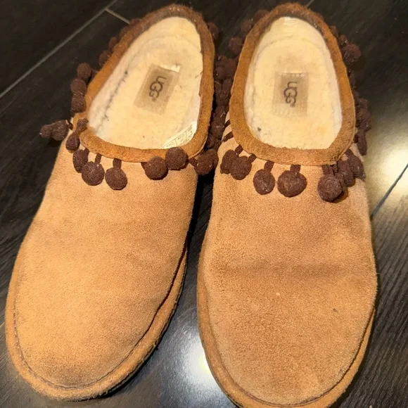 UGG Slippers - Picture 4 of 4
